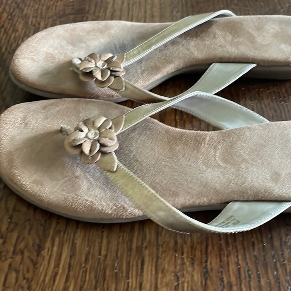 Aerosoles flip flops - Picture 2 of 4